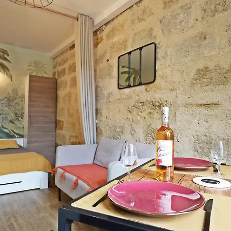 Au Logis De *